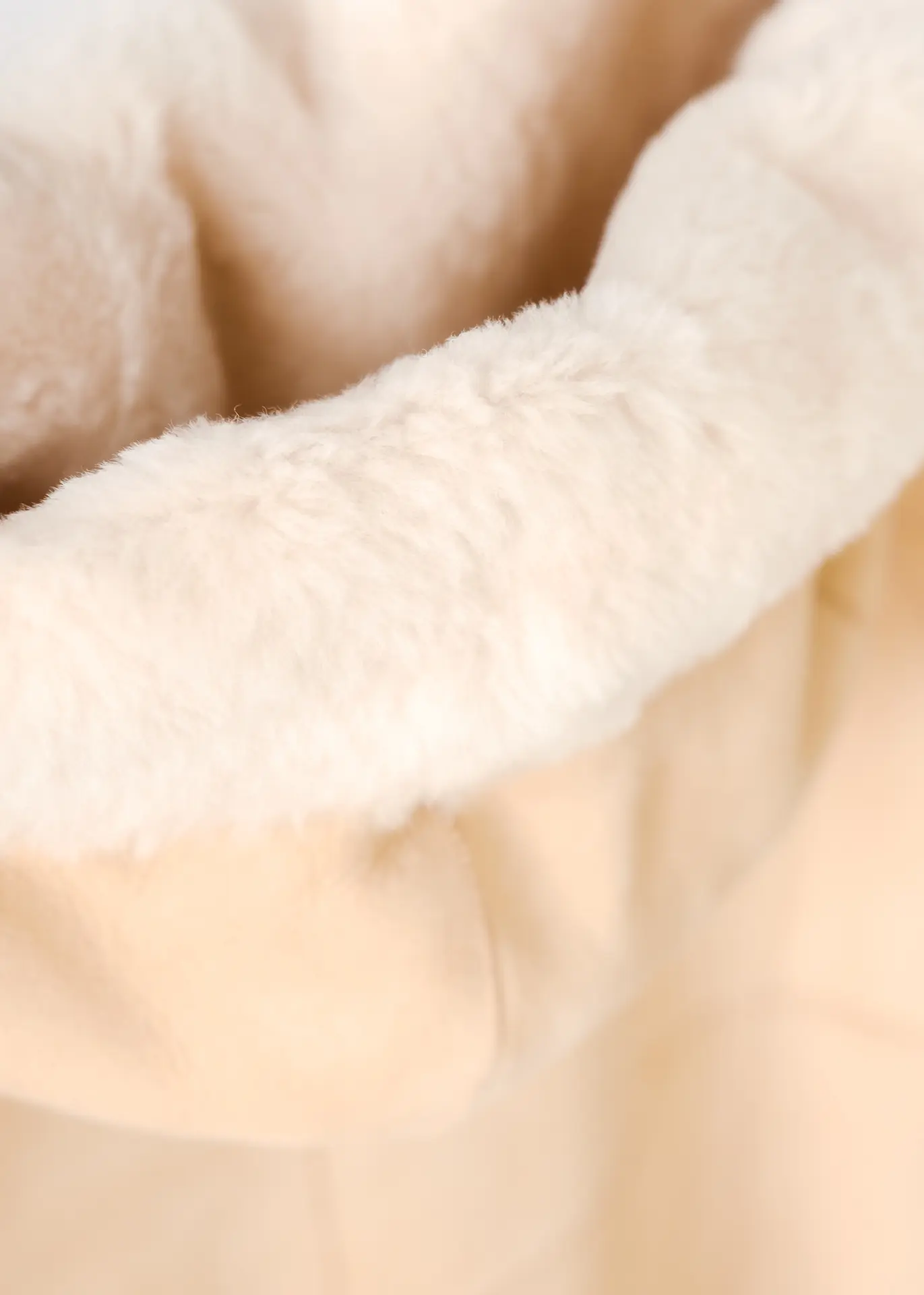 Lammfellmantel mit Kapuze - Beige – Bild 4