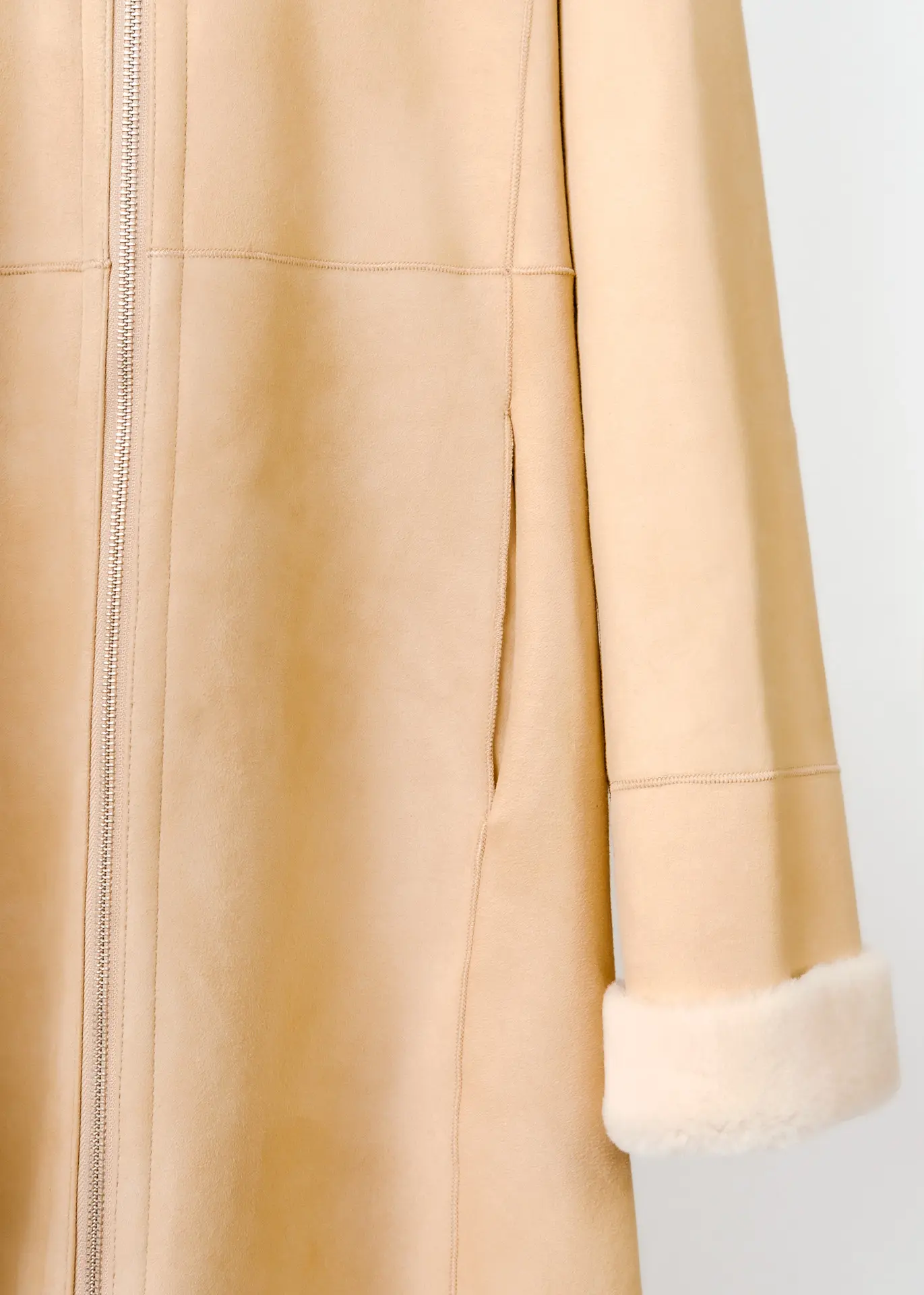 Lammfellmantel mit Kapuze - Beige – Bild 4