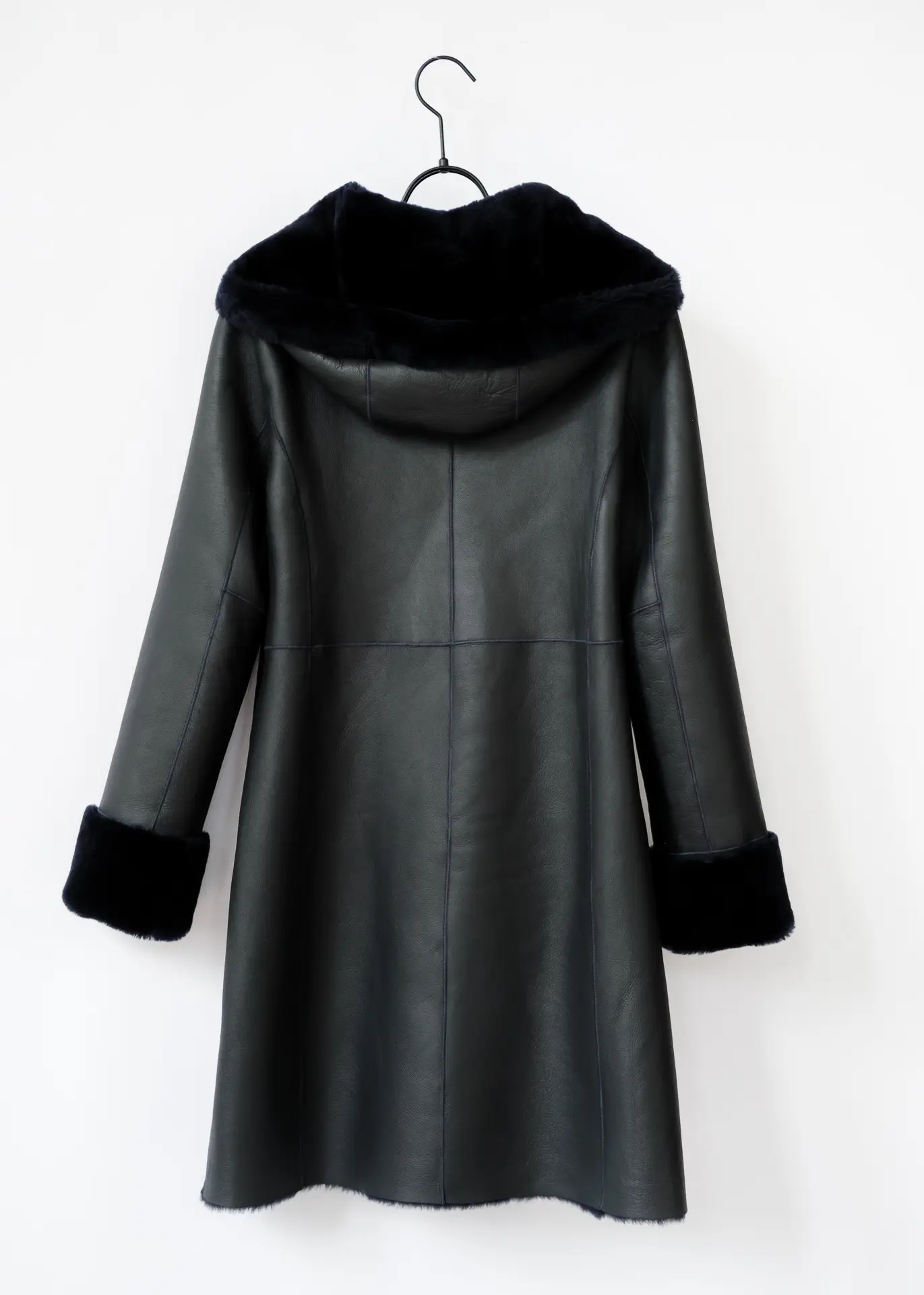 Lammfellmantel mit Kapuze - Navy – Bild 5